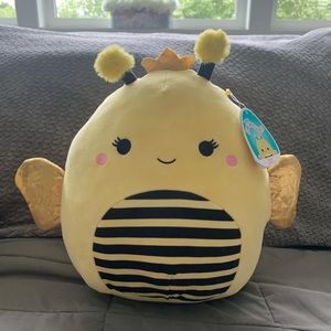 Sunny the yellow bumble bee squishmallow! 8 inch, BNWT, smoke free household.